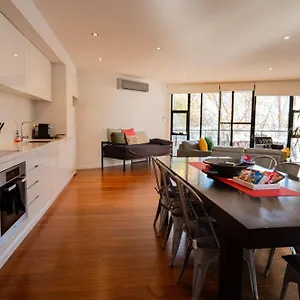 https://large-executive-3-bedroom.hotels-canberra.com