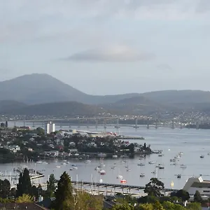 http://studioat10.top-hotels-hobart.com